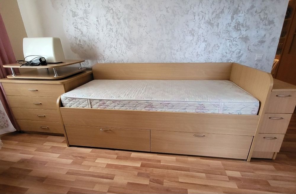 Кровать с тумбой,  комод