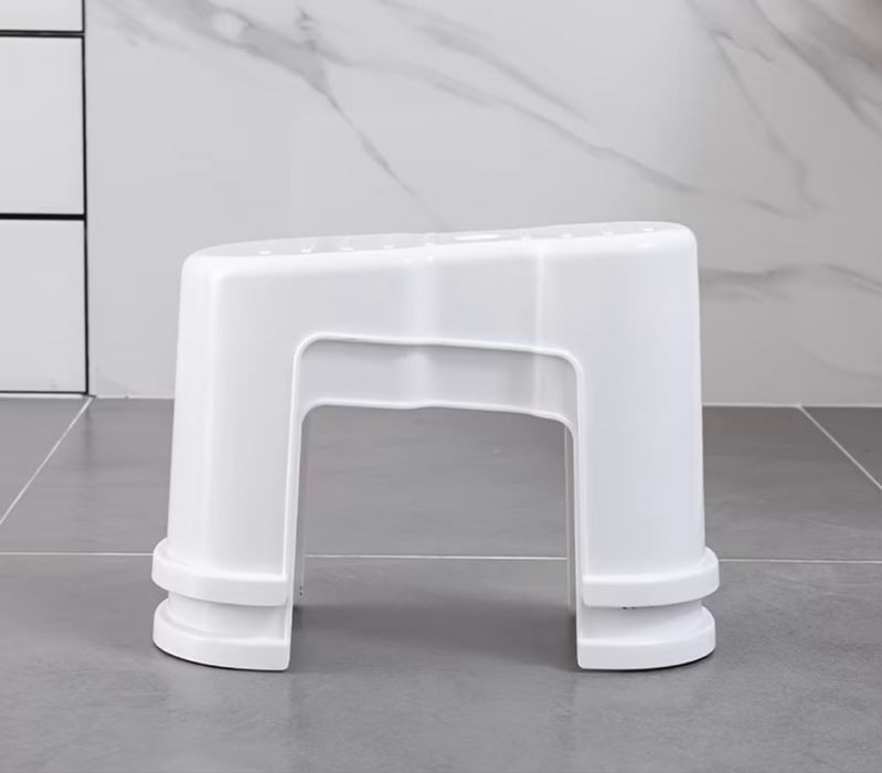 Дві окремі високі підставки для ніг у туалет