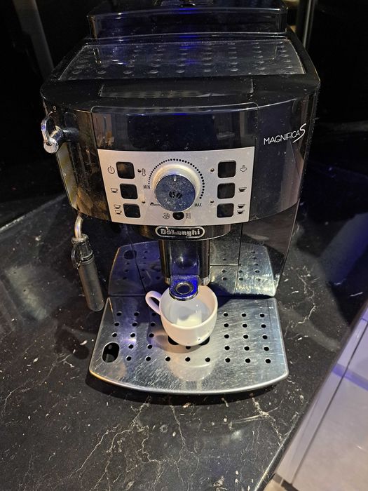 Ekspres DELONGHI Magnifica S ECAM 22.112.B