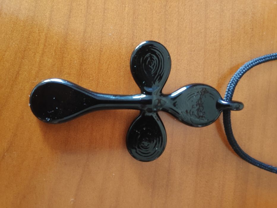 Colar Gargantilha com cruz preta