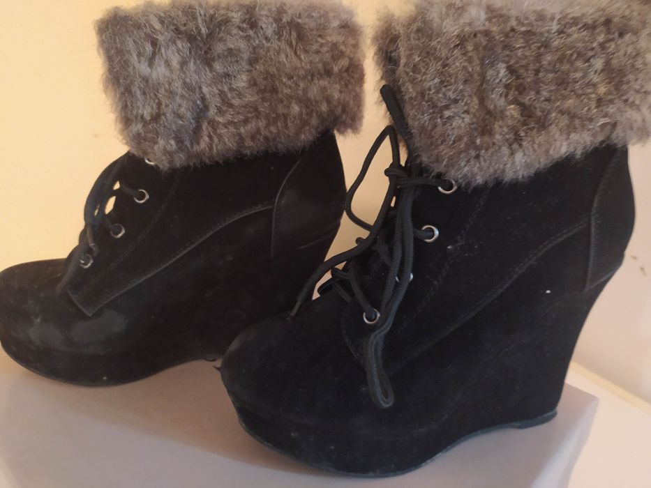 Botki na koturnie 36