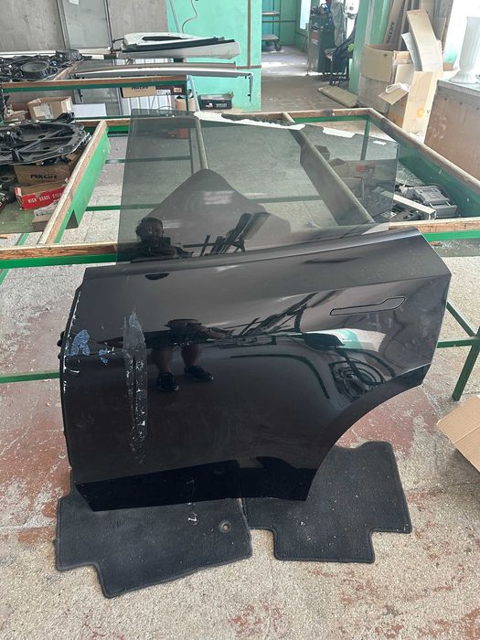 Задняя левая дверь Tesla Model Y 21-24 черная PBSB в сборе
