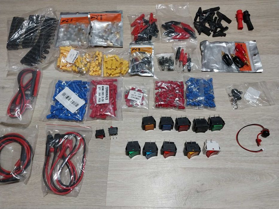 Роз'єми різні, вимикачі