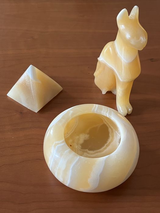 Conjunto de peças em alabastro egípcio