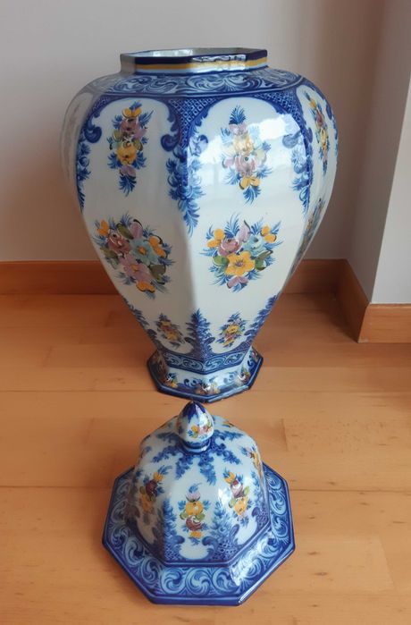 Majestoso Pote em faiança de Alcobaça