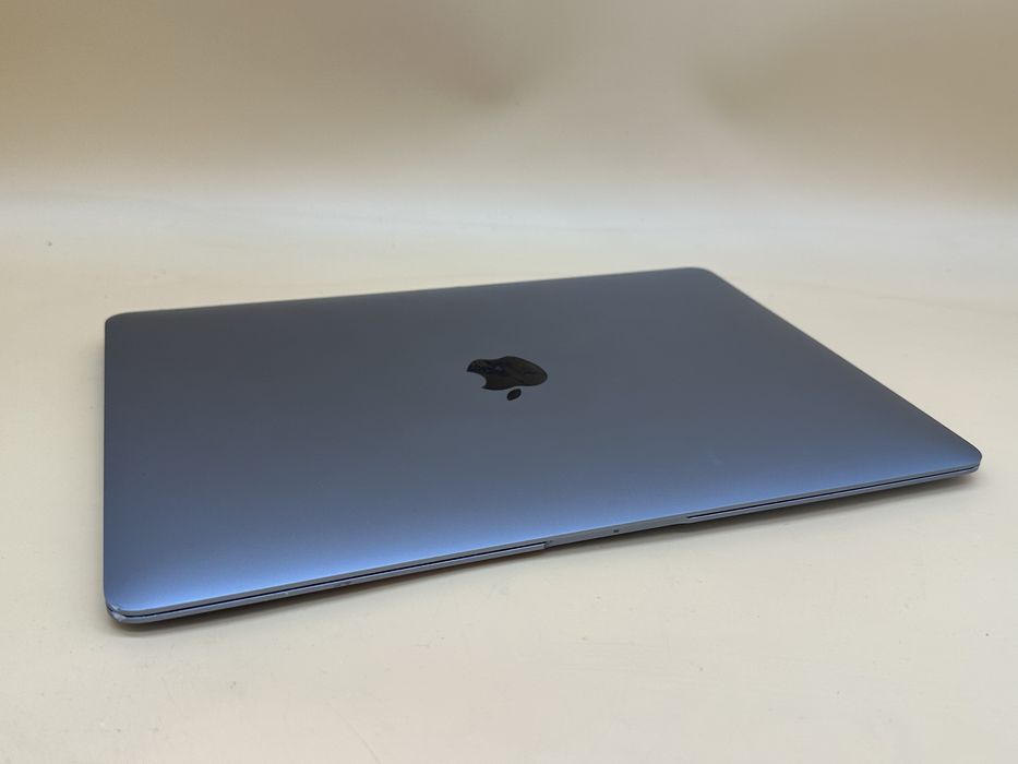 Macbook air m1 2020  256 gb ssd 8gb ! Всього 76 циклів