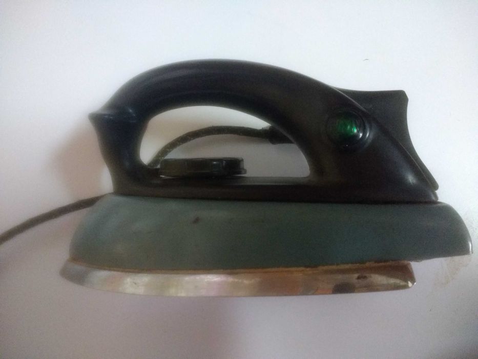 Ferro antigo e pesado  + 60 anos