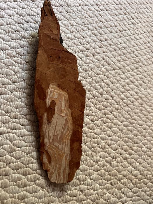 Indianin, płaskorzeźba w drewnie