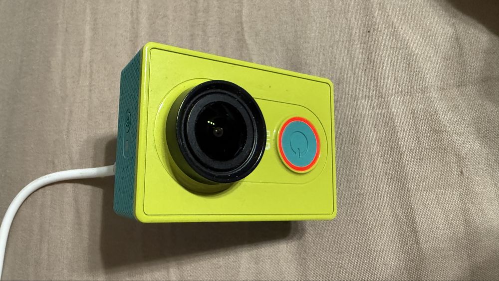 Екшн камера xiaomi