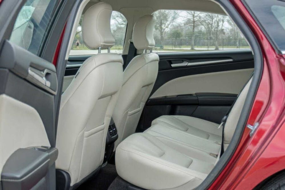 Ford Fusion Hybrid Titanium      2017