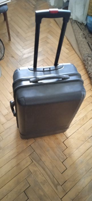 Дорожный чемодан