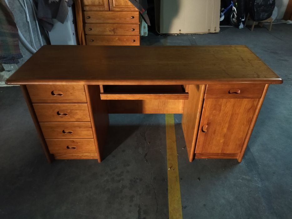 Secretária em pinho mel