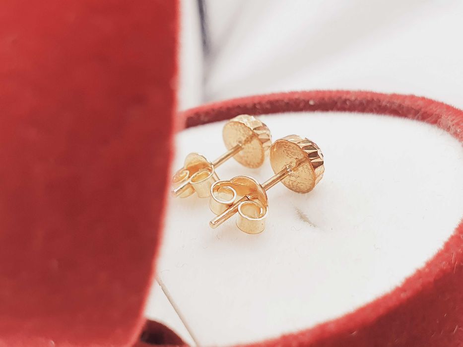 Nowe Piękne złote kolczyki.