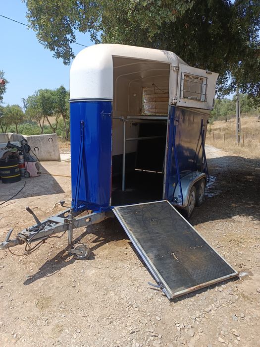 Vendo roulote de cavalos