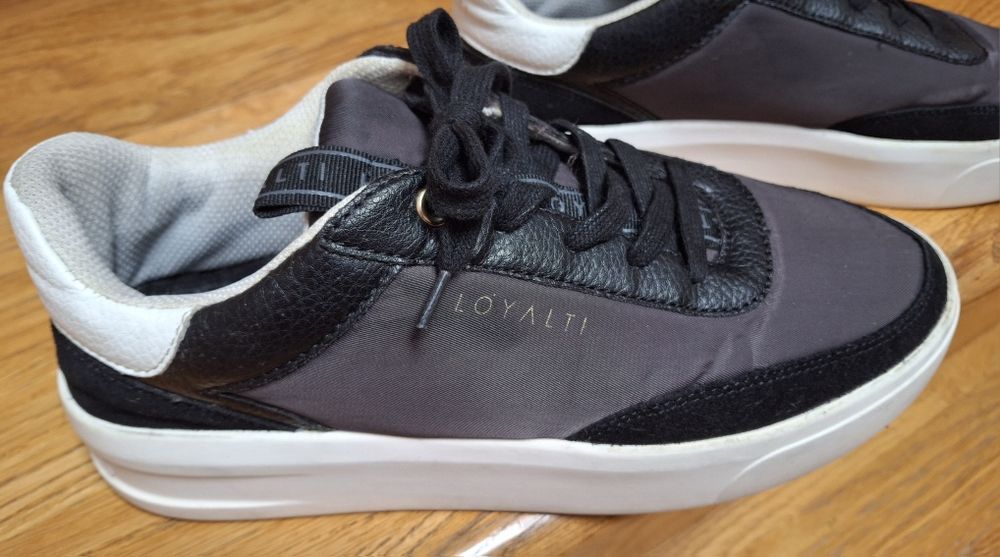 Loyalti buty sportowe czarne Eu 41 uk7
