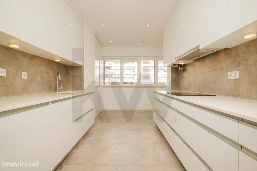 ​​​​​​​​​​​​​​​​​​​​​​​​​​​​Exclusivo Apartamento T3 em Miraflores na