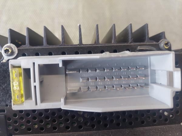 Amplificador de colunas MERCEDES-BENZ Classe E (W210)