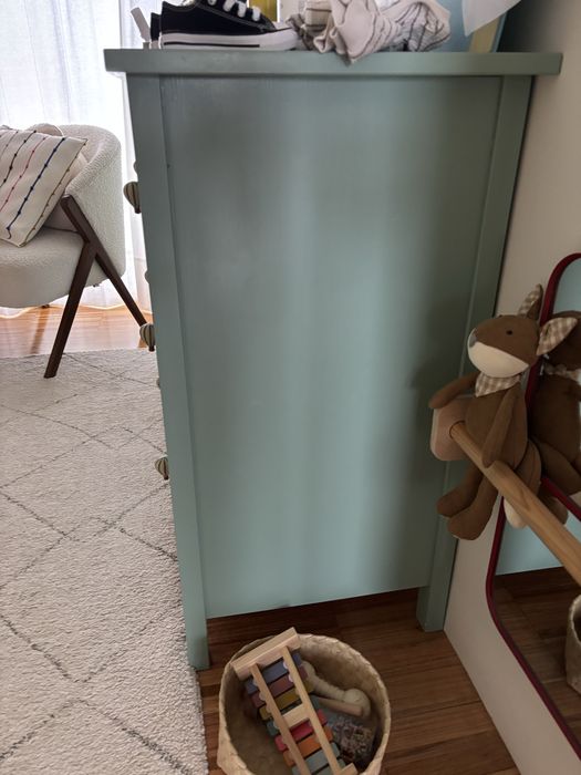 Cómoda HEMNES IKEA pintada