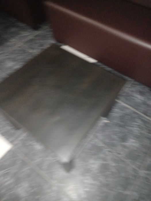 Mesa baixa de apoio ou bar