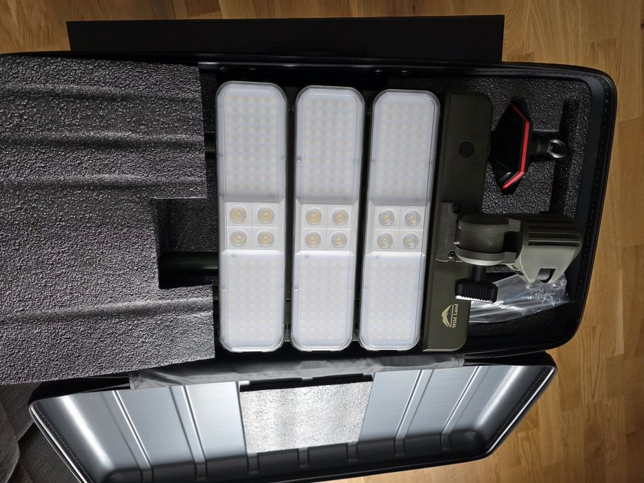 Wild Land lampa solarna LED na statywie