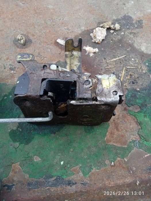 Замок багажника  Рено лагуна 1 универсал