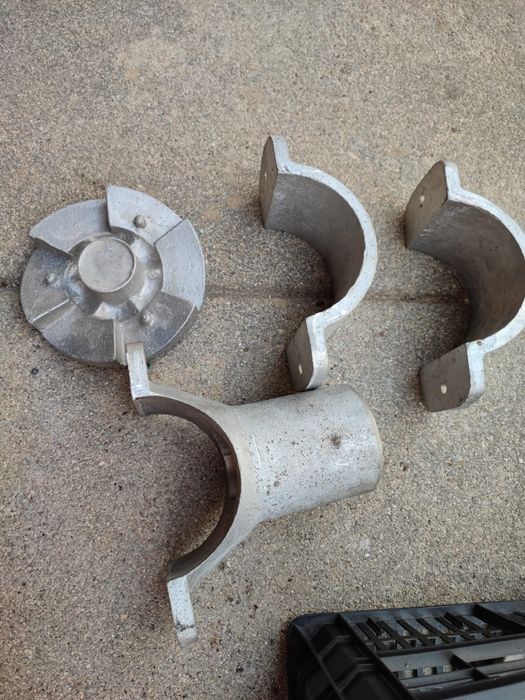 Lote de peças metalicas industriais, suportes casquilhos/flange/abraçadeiras e tampão