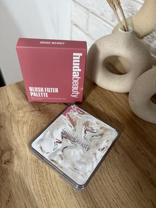 Paleta róży Huda Beauty!