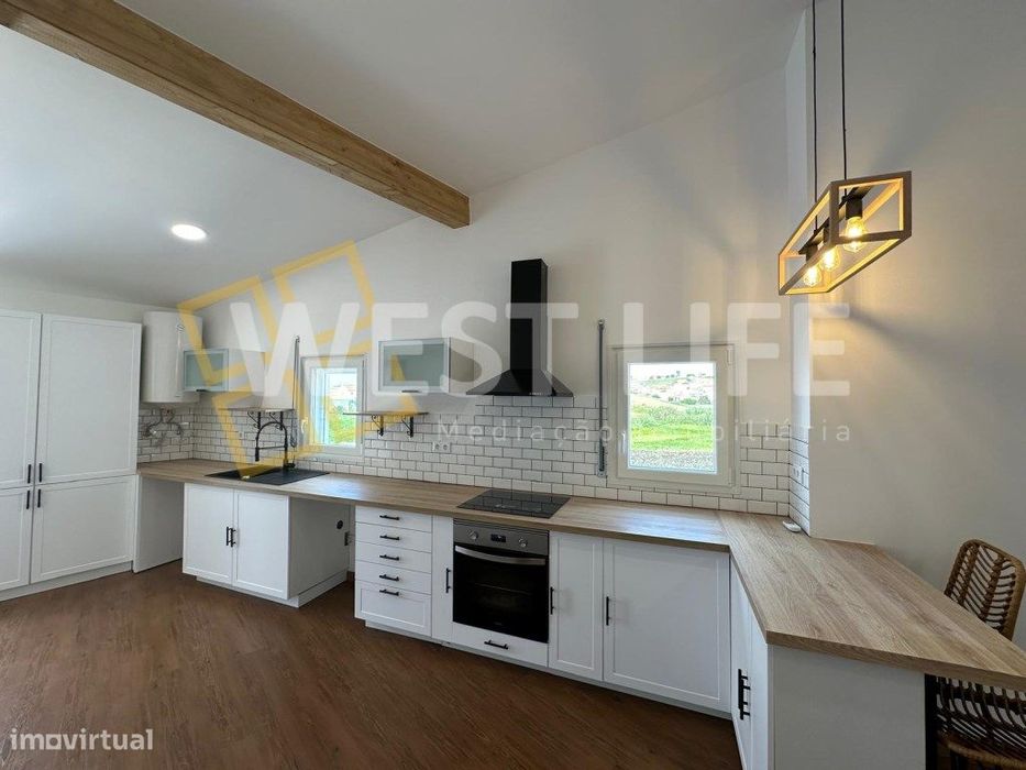 Moradia T2 totalmente remodelada com espaço exterior