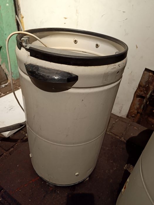 Dwie pralki typu Frania