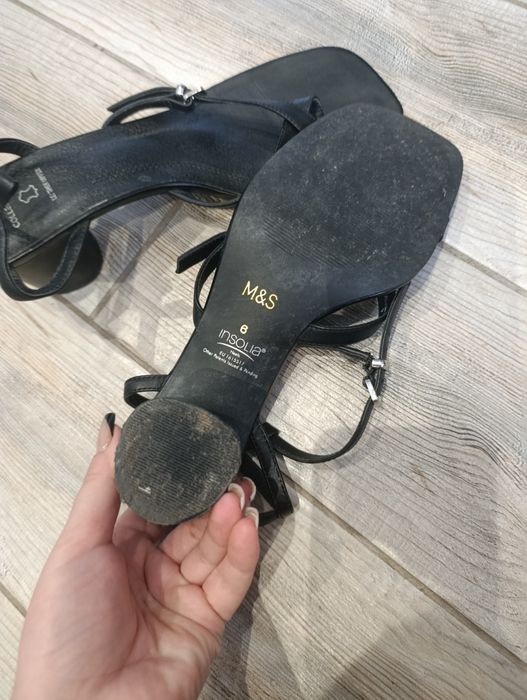 Стильні шкіряні босоніжки m&s