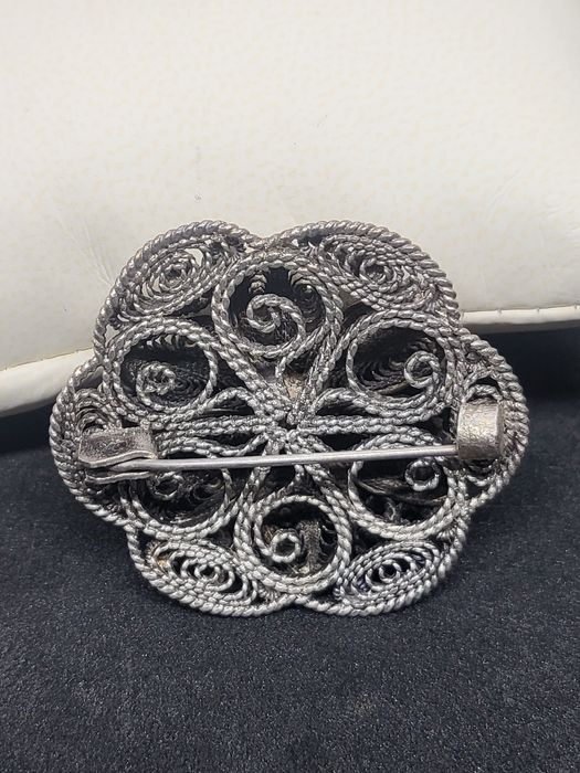 Брошь серебро коралл