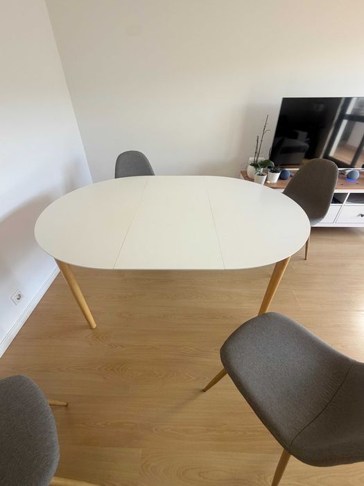 Mesa de jantar redonda extensível + 4 cadeiras