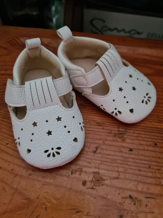 Białe buciki do chrztu, na wesele 12