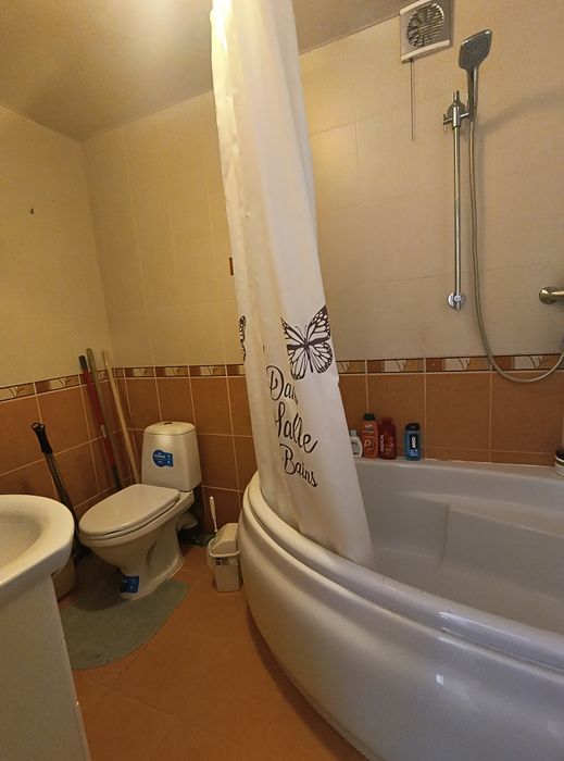 Продається будинок біля річки