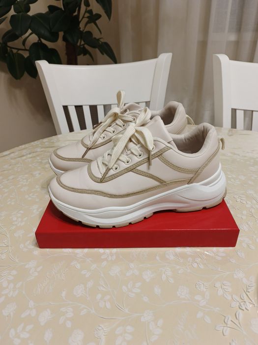 Кросівки жіночі. Б/у.