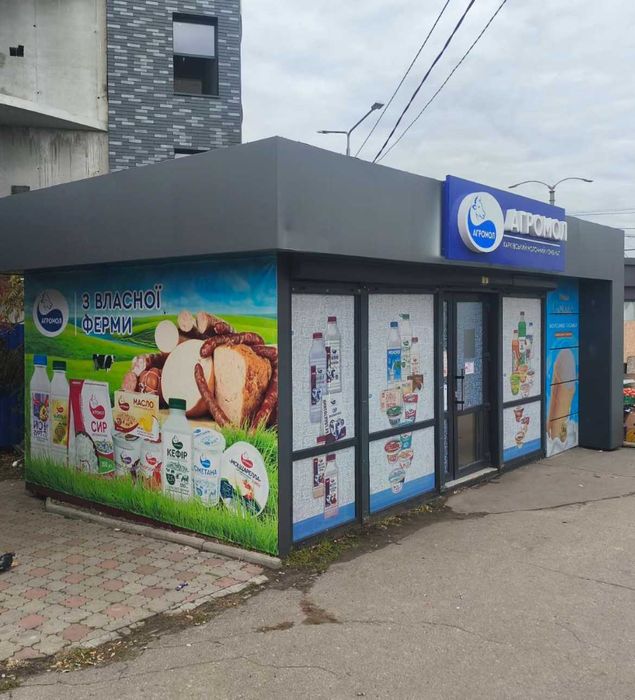 Печать и Поклейка рекламы пленки Оракал (Oracal) на витрины окна