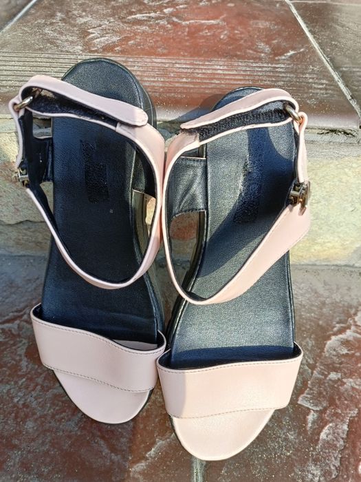 Жіночі босоніжки 37 розмір