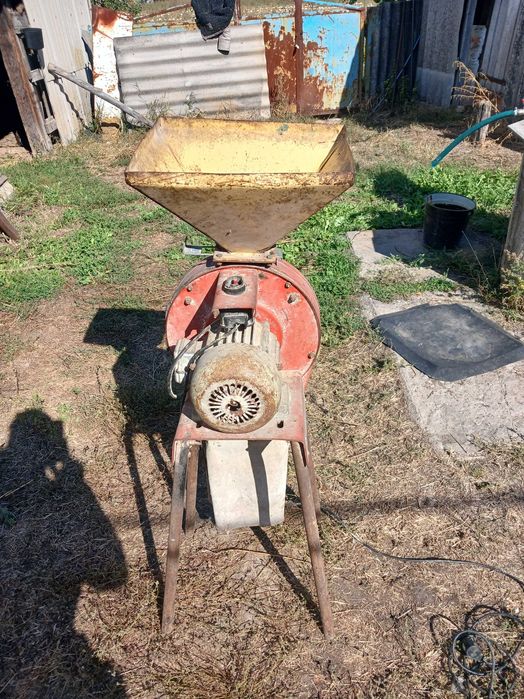 Продам зернодробілку