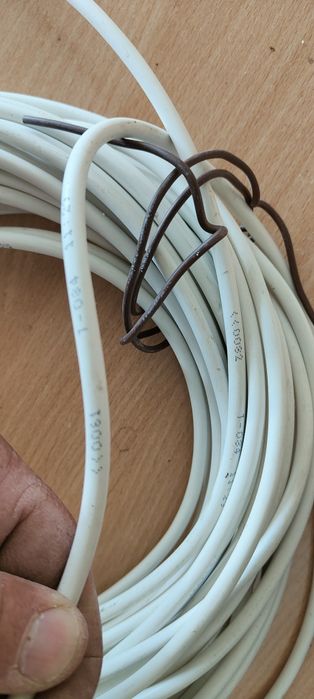 Kable elektryczne po budowie