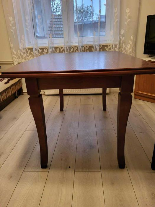 Stół do salonu lub jadalni