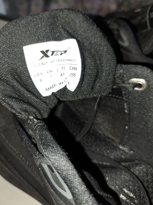 Кроссовки,черевики Xtep