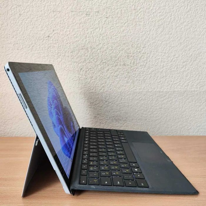 Планшет Microsoft Surface Pro 3 12.2" 2K/IPS ТАЧ i3-4020Y/4 Гб/128SSD