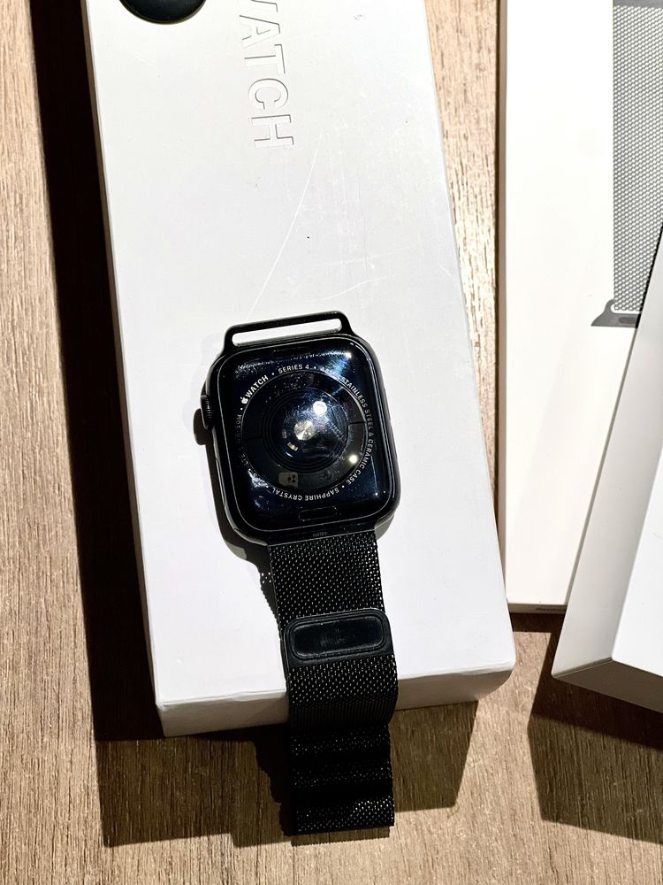 Space black apple watch 4 clearance