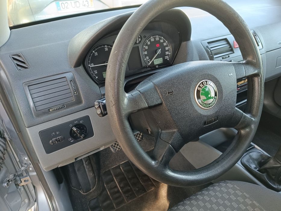 Skoda Fabia 1.9 TDI 100cv ATD - comercial - 2 lugares