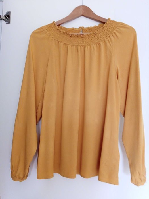 Blusa amarela elegante