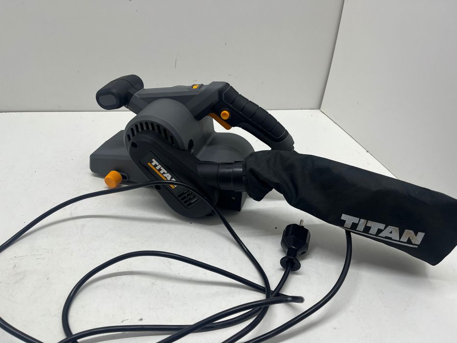 Szlifierka taśmowa sieciowe Titan 900 W TTB873SDR czołg gw12m fv23