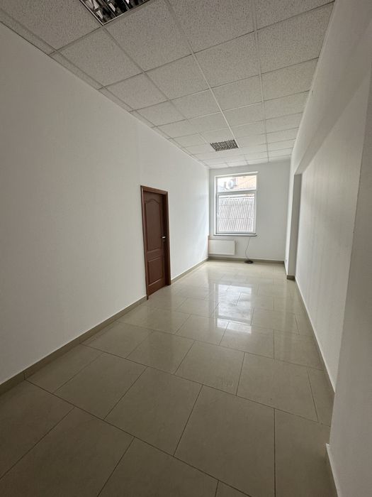 Продам приміщення в центрі офісне 800м2