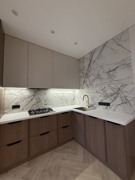 Велика однокімнатна квартира в центрі міста!Дизайнерський ремонт!