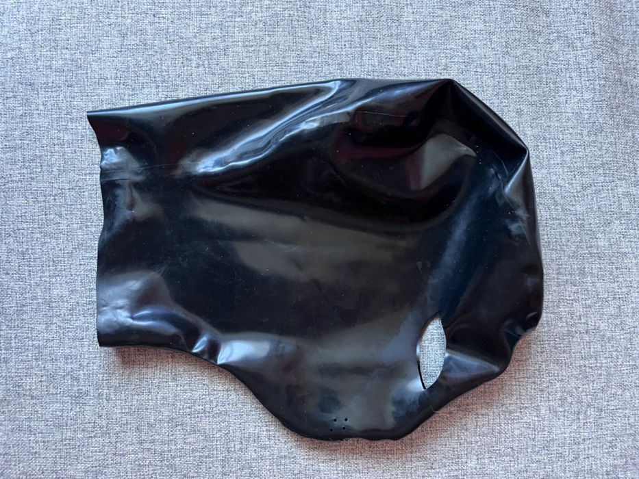 00/ Teatr Kostium Maska czarna lateks ekstra dziurki usta L bez zamka