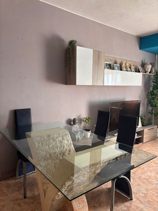Mesa de jantar com base em mármore